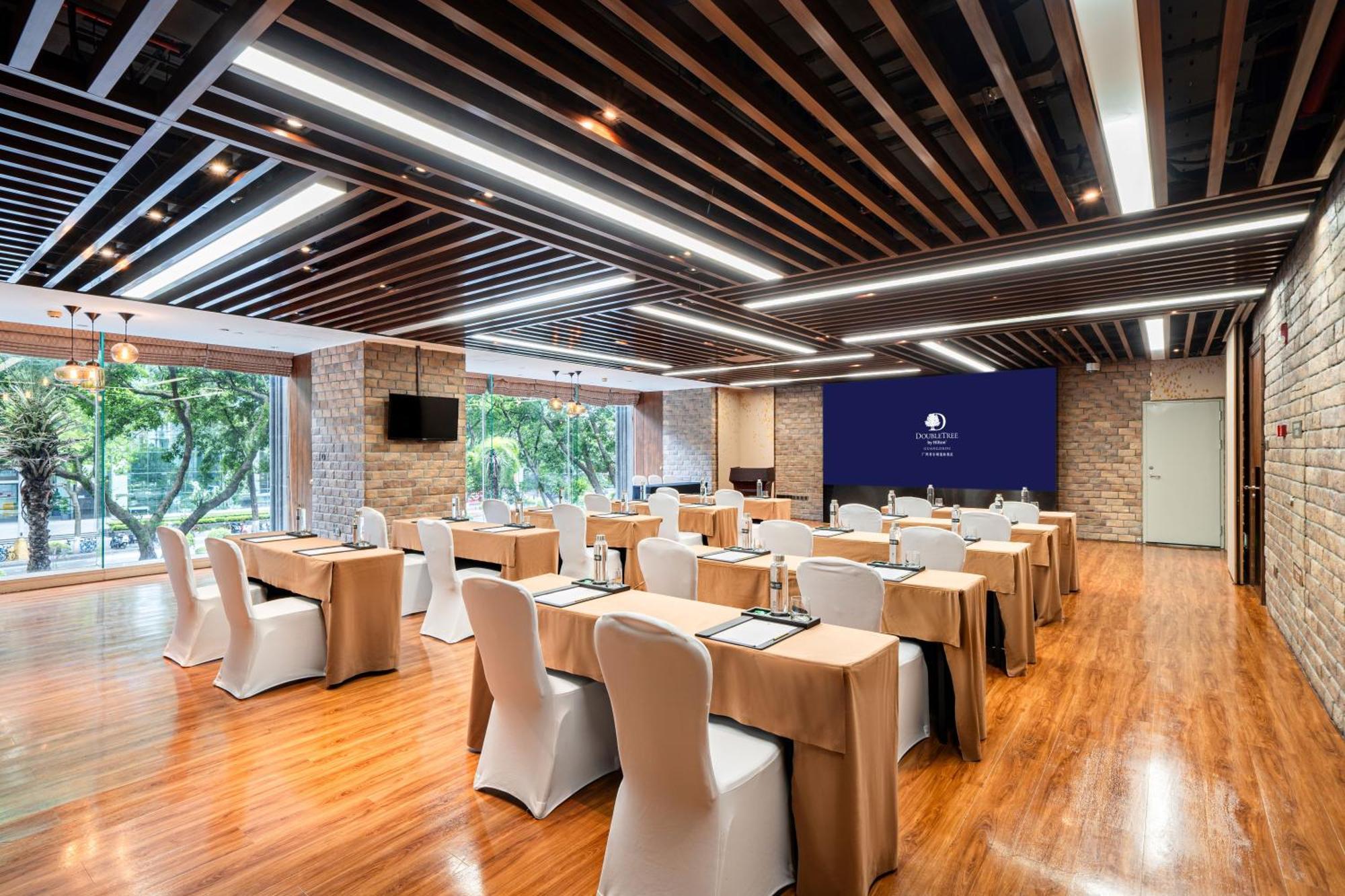 Doubletree By Hilton Guangzhou-Free Shuttle Bus To Canton Fair Complex & Overseas Buyer Registration Services During Canton Fair Period Exterior foto